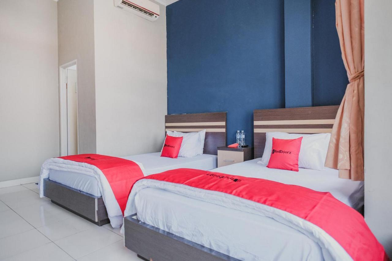 Отель Reddoorz @ Jalan Hayam Wuruk Lampung 2 Бандар-Лампунг Экстерьер фото