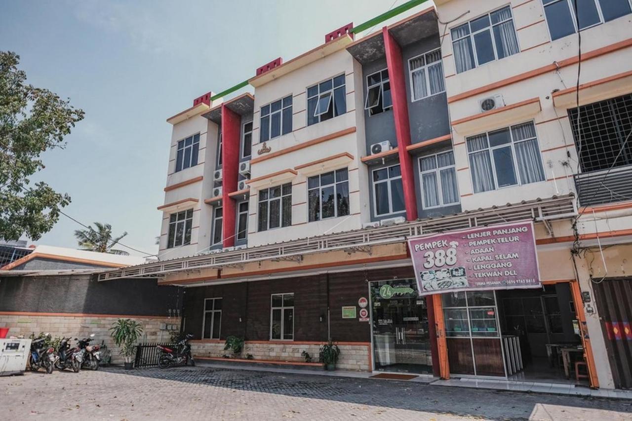 Отель Reddoorz @ Jalan Hayam Wuruk Lampung 2 Бандар-Лампунг Экстерьер фото