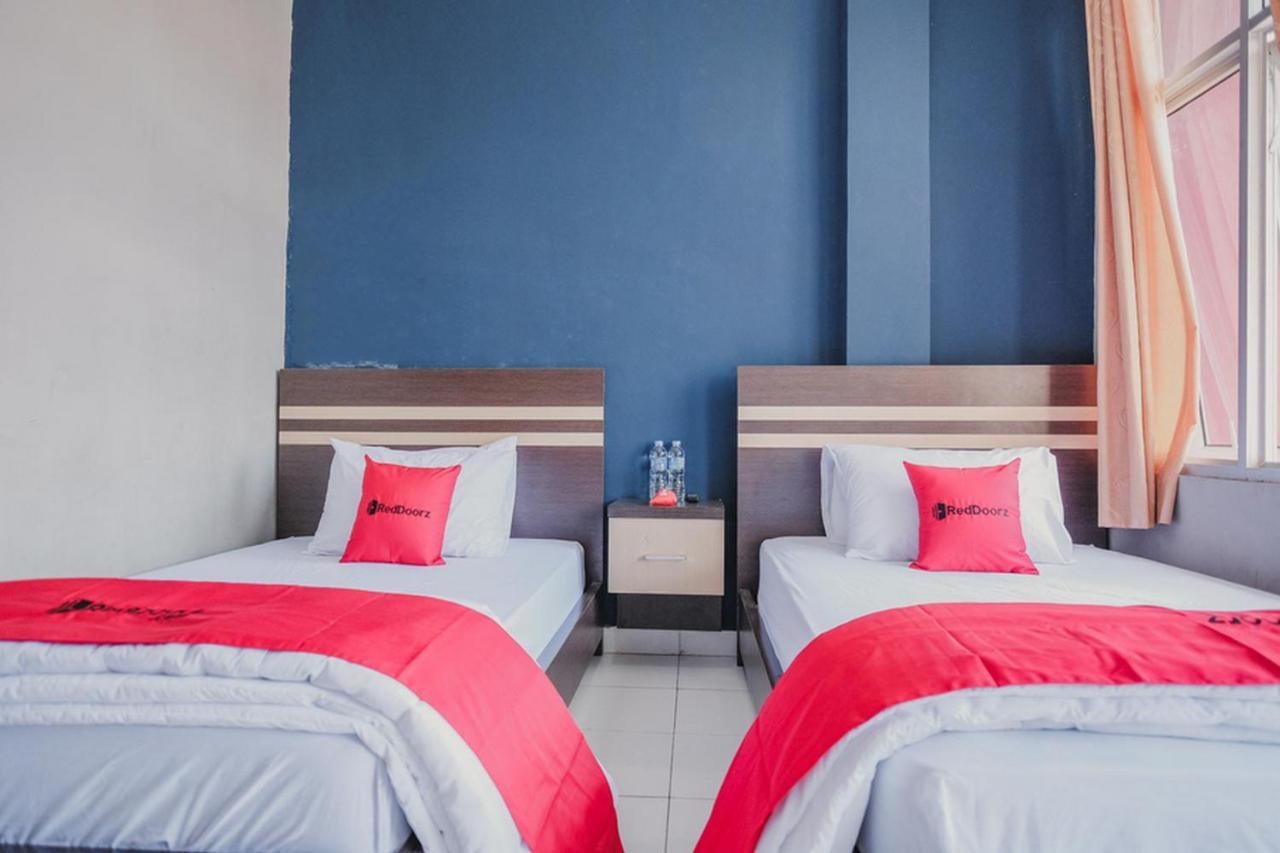 Отель Reddoorz @ Jalan Hayam Wuruk Lampung 2 Бандар-Лампунг Экстерьер фото