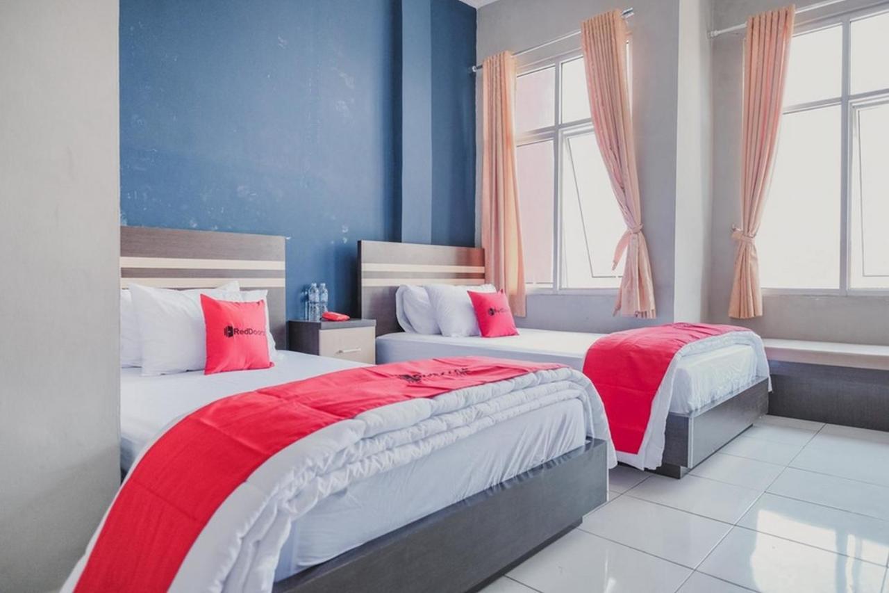 Отель Reddoorz @ Jalan Hayam Wuruk Lampung 2 Бандар-Лампунг Экстерьер фото